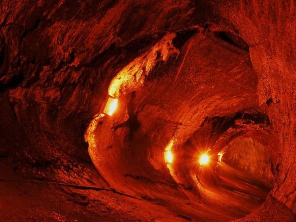 火山喷发壮观景象:熔岩伴随蒸汽流入太平洋(4)