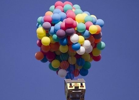 科学家制作“飞屋” 300氦气球助其升空-英语学科网