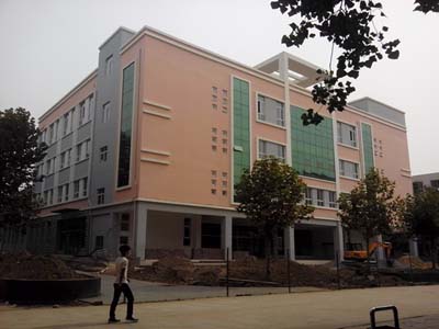 近年来教学质量逐年授予,连续四年被郑州市教育局攀升"郑州市高中教育要胸高中女生大多图片